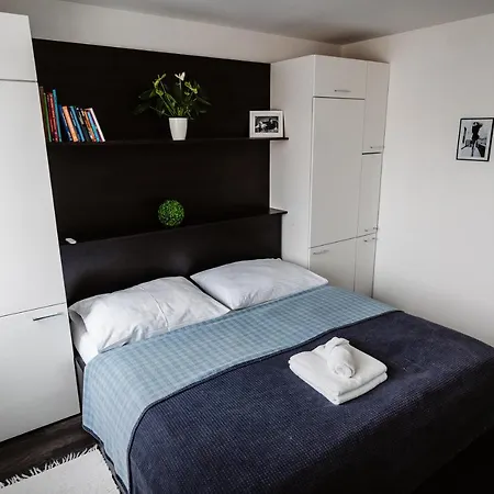 Ah Kuzmanyho Aircon Apartment