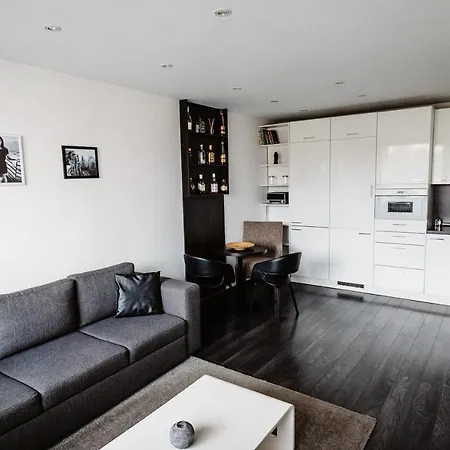 Ah Kuzmanyho Aircon Appartement *