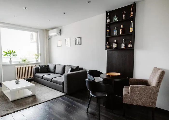 Ah Kuzmanyho Aircon Apartment *