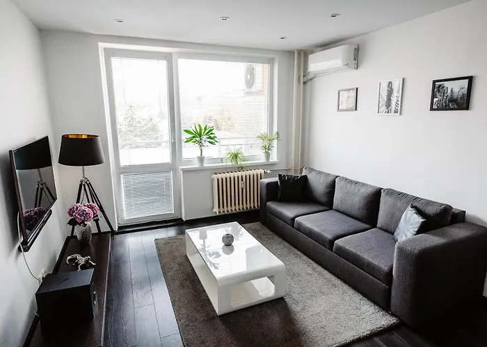 Ah Kuzmanyho Aircon Apartment *