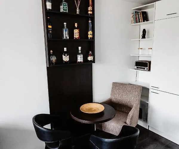 Ah Kuzmanyho Aircon Apartment *